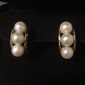 P 14k Gold Pearl earrings